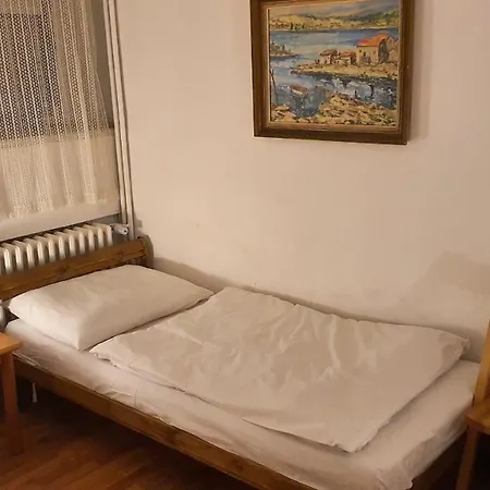 Hostel M1 *