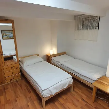 Hostel M1 *